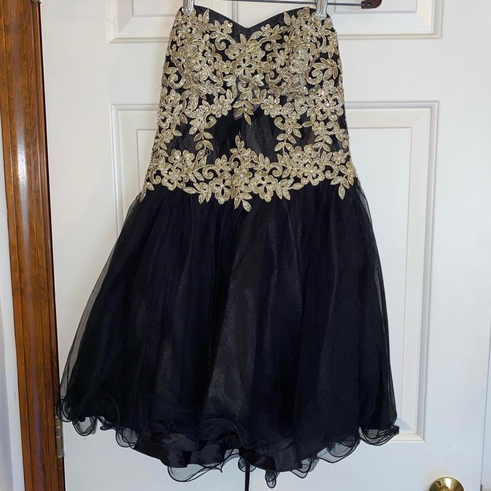 Black Windsor Homecoming dress